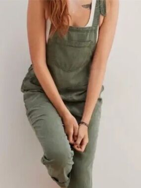 American Eagle Olive Green Overalls Size Medium